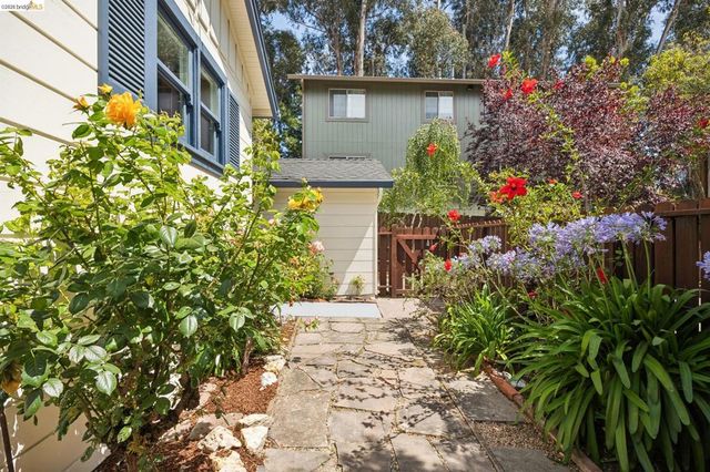 3635 Majestic Ave, Oakland, CA 94605