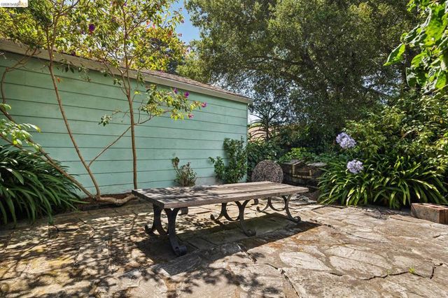 3635 Majestic Ave, Oakland, CA 94605