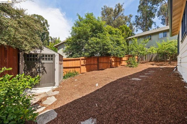 3635 Majestic Ave, Oakland, CA 94605