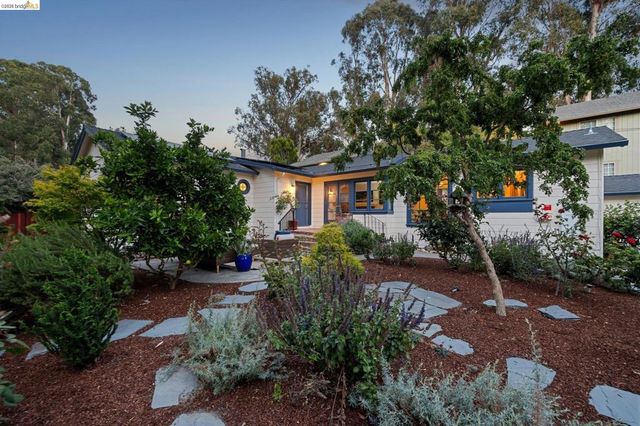 3635 Majestic Ave, Oakland, CA 94605