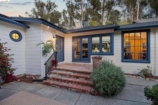 3635 Majestic Ave, Oakland, CA 94605
