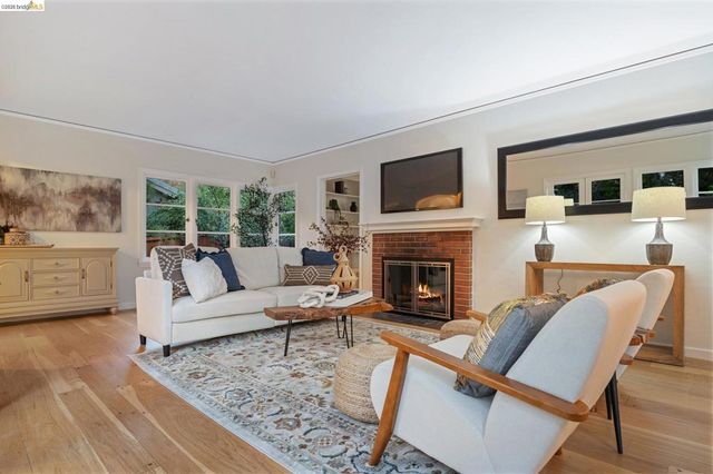3635 Majestic Ave, Oakland, CA 94605