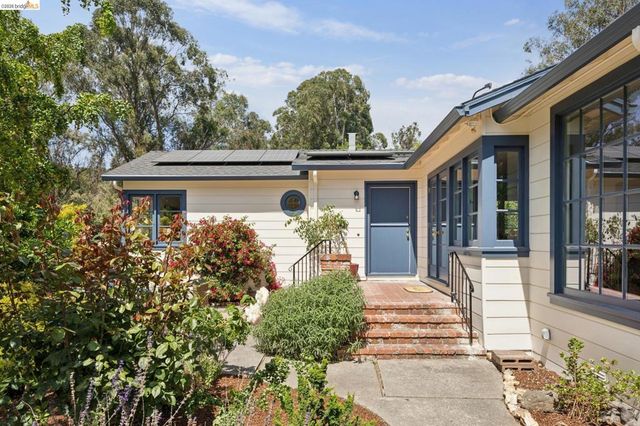 3635 Majestic Ave, Oakland, CA 94605