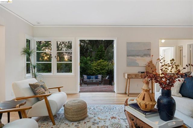 3635 Majestic Ave, Oakland, CA 94605