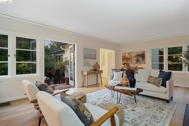3635 Majestic Ave, Oakland, CA 94605