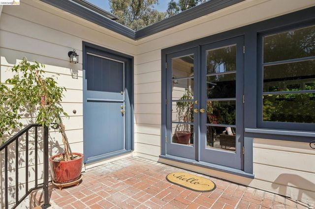 3635 Majestic Ave, Oakland, CA 94605
