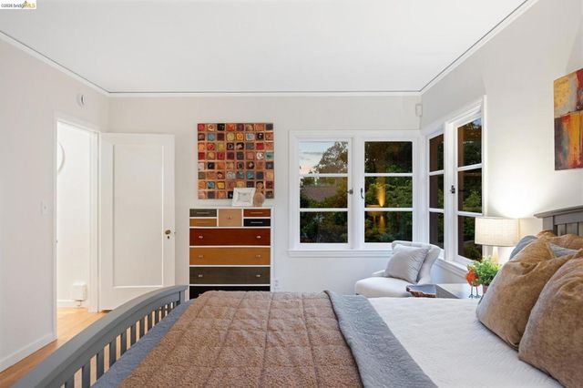 3635 Majestic Ave, Oakland, CA 94605