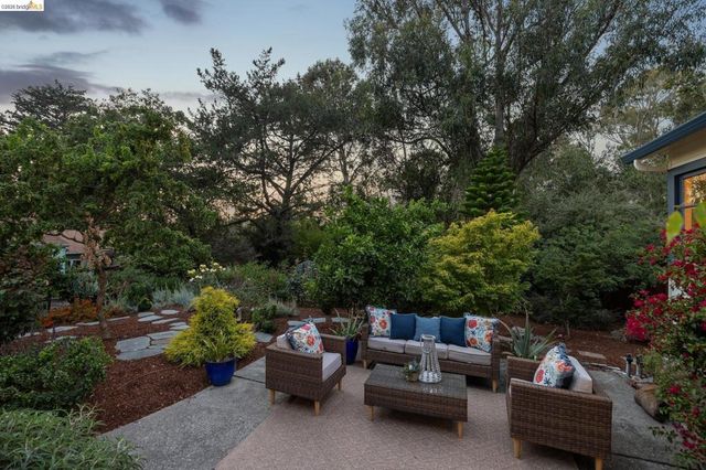 3635 Majestic Ave, Oakland, CA 94605