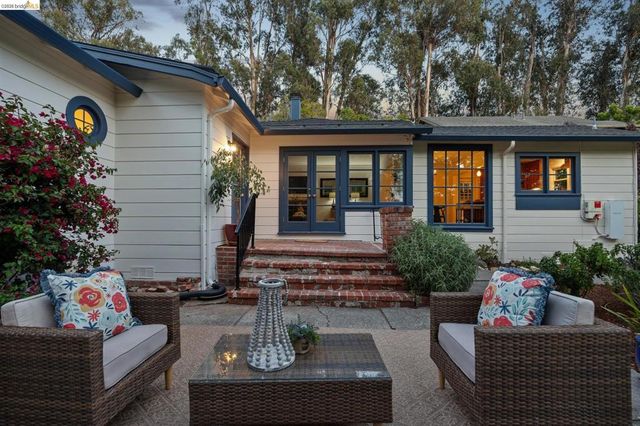 3635 Majestic Ave, Oakland, CA 94605