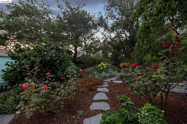 3635 Majestic Ave, Oakland, CA 94605
