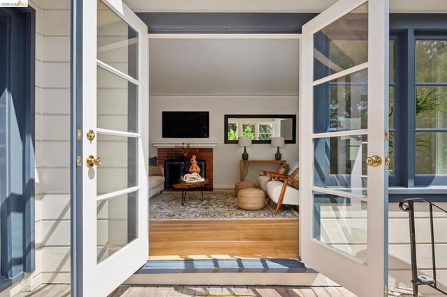 3635 Majestic Ave, Oakland, CA 94605