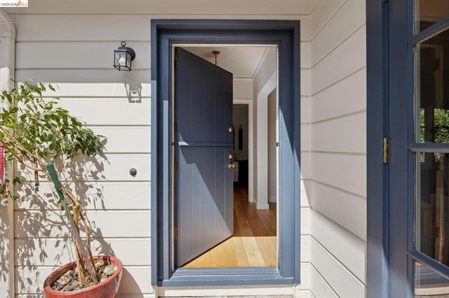 3635 Majestic Ave, Oakland, CA 94605
