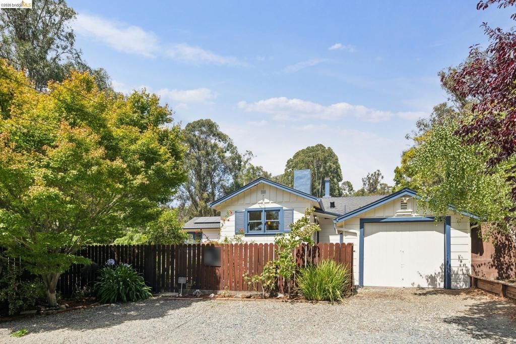 3635 Majestic Ave, Oakland, CA 94605