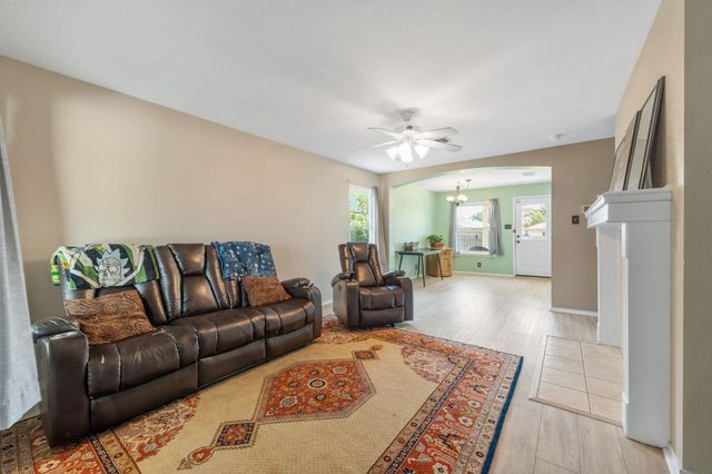 404 Country Estates DR, Hutto, TX 78634