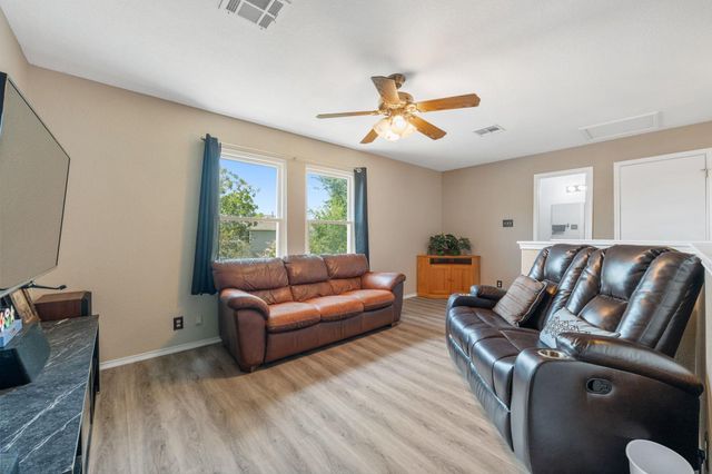 404 Country Estates DR, Hutto, TX 78634