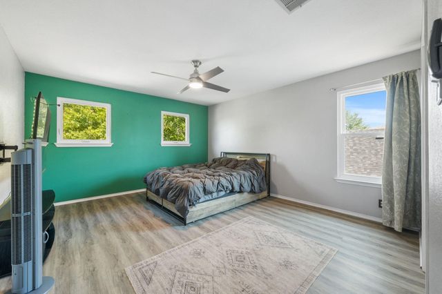 404 Country Estates DR, Hutto, TX 78634