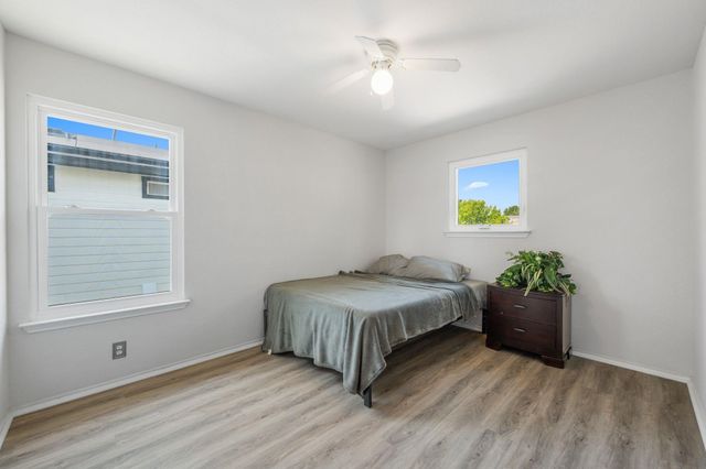 404 Country Estates DR, Hutto, TX 78634