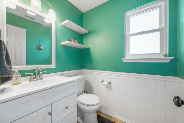 404 Country Estates DR, Hutto, TX 78634