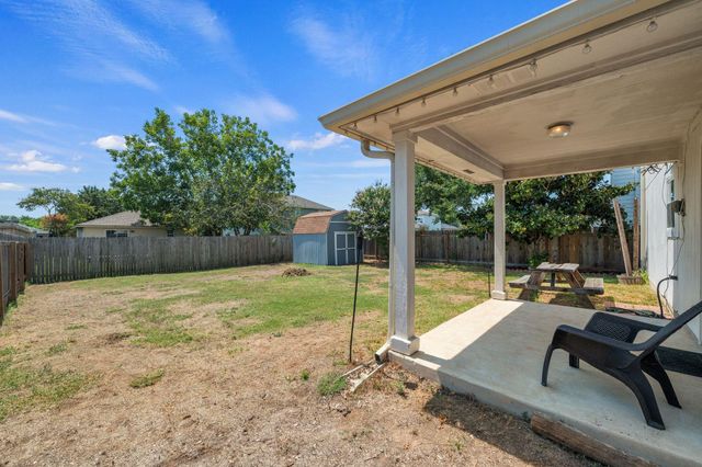 404 Country Estates DR, Hutto, TX 78634