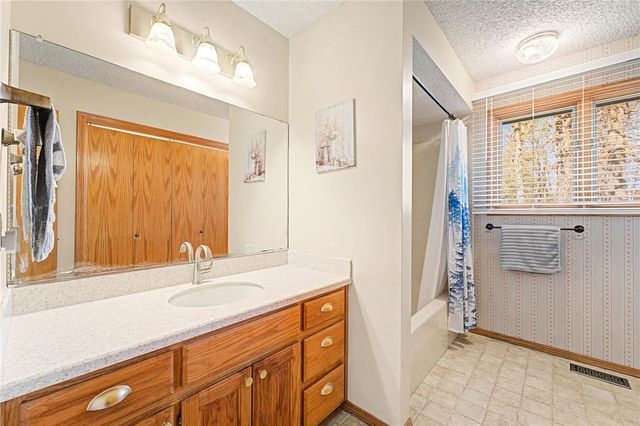 9 Farnham Drive, Bella Vista, AR 72714