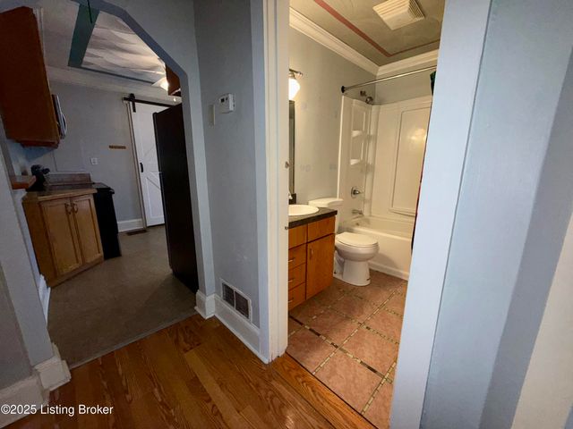 4201 Savage Dr, Louisville, KY 40216