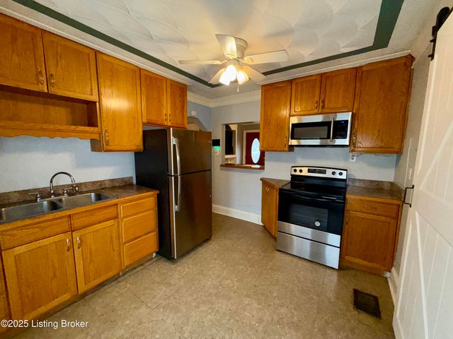 4201 Savage Dr, Louisville, KY 40216