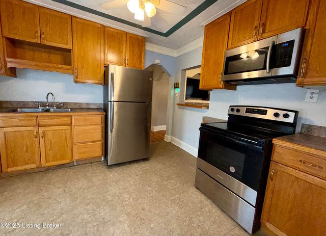 4201 Savage Dr, Louisville, KY 40216