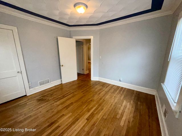 4201 Savage Dr, Louisville, KY 40216