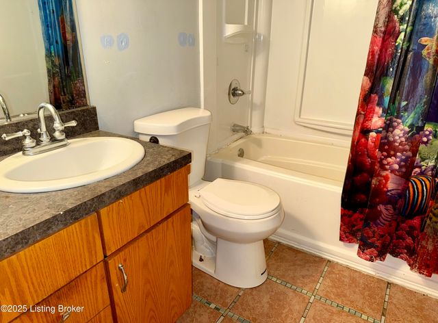 4201 Savage Dr, Louisville, KY 40216