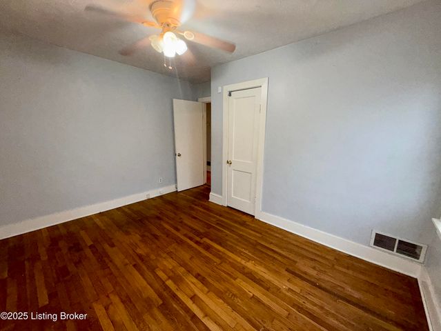 4201 Savage Dr, Louisville, KY 40216