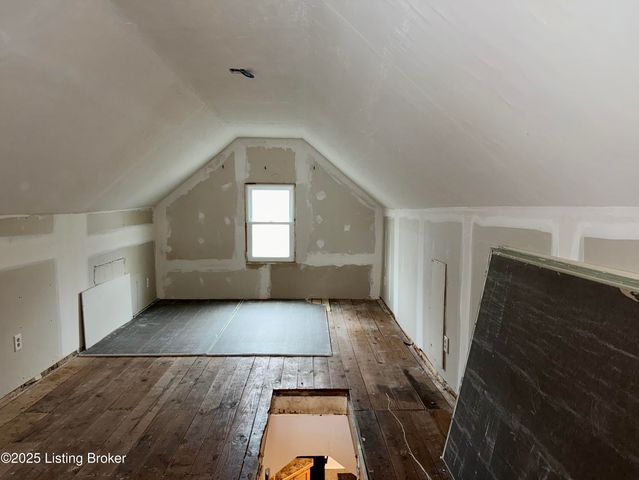 4201 Savage Dr, Louisville, KY 40216