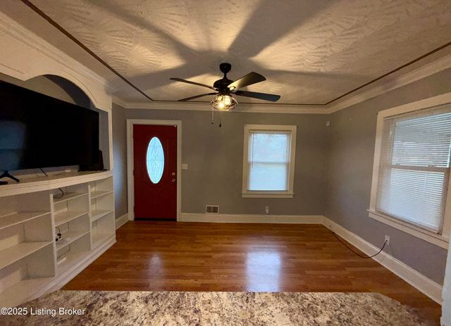 4201 Savage Dr, Louisville, KY 40216