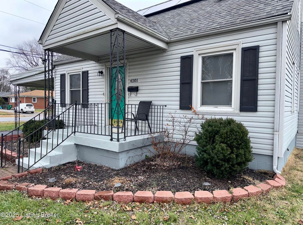 4201 Savage Dr, Louisville, KY 40216