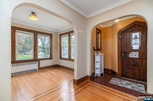 314 Mountain Way, Rutherford, NJ 07070