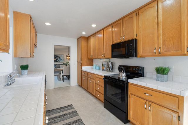 105 Graeagle Ct, Roseville, CA 95678