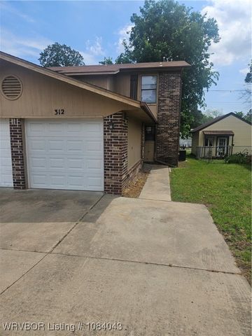 312 N Albert Pike Avenue, Fort Smith, AR 72903