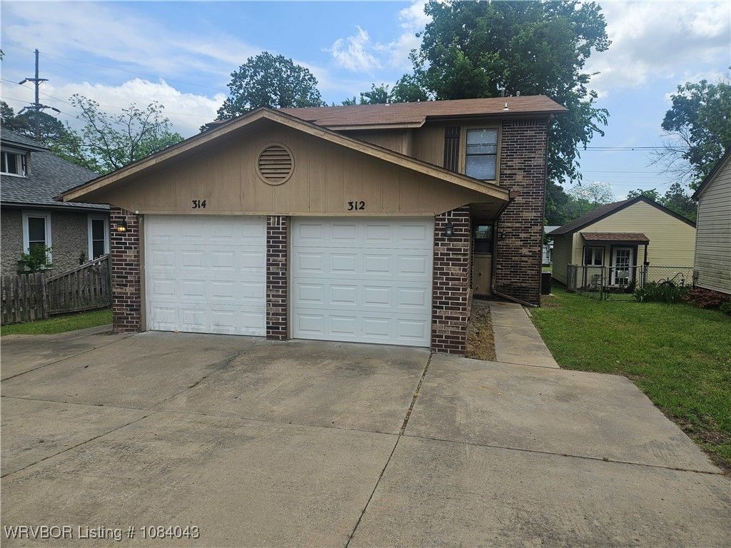 312 N Albert Pike Avenue, Fort Smith, AR 72903