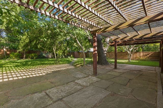 11122 Candlelight Lane, Dallas, TX 75229