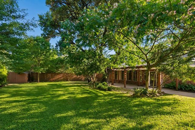 11122 Candlelight Lane, Dallas, TX 75229