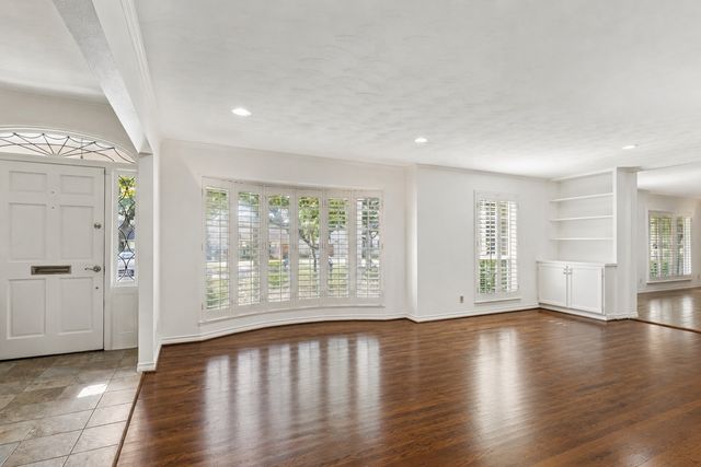 11122 Candlelight Lane, Dallas, TX 75229