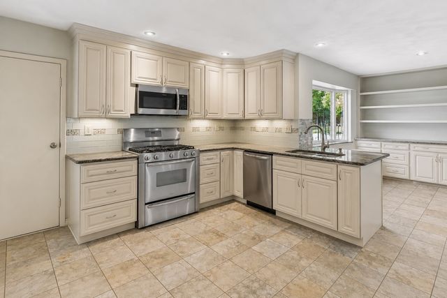 11122 Candlelight Lane, Dallas, TX 75229