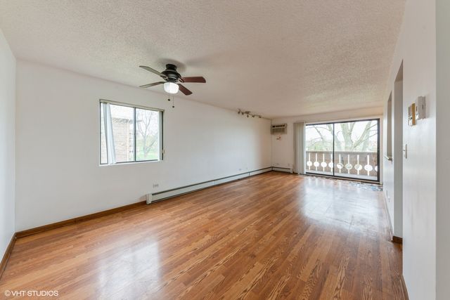 4 Parkside Court 8, Vernon Hills, IL 60061