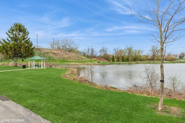 4 Parkside Court 8, Vernon Hills, IL 60061