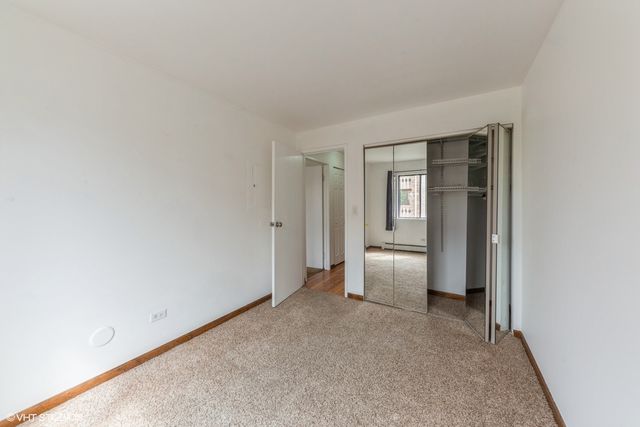 4 Parkside Court 8, Vernon Hills, IL 60061