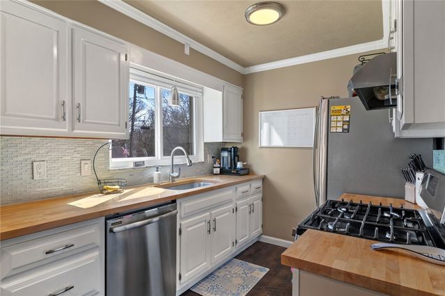 127 Hoffman St, Shaler, PA 15116