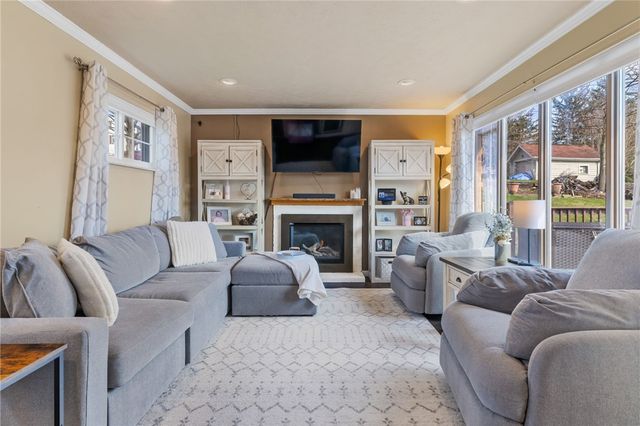 127 Hoffman St, Shaler, PA 15116