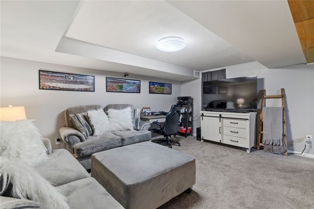 127 Hoffman St, Shaler, PA 15116