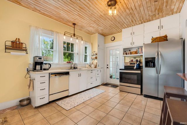 600 E Maumee Street, Angola, IN 46703