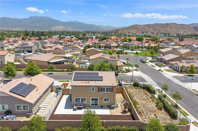 1385 Caprice Court, Hemet, CA 92543