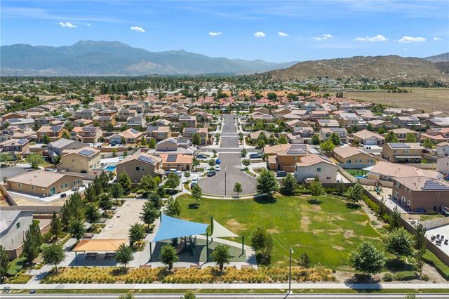 1385 Caprice Court, Hemet, CA 92543